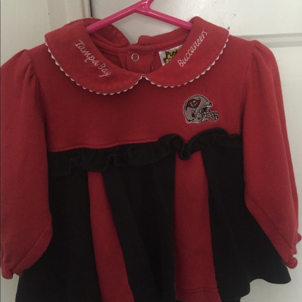 Buccaneers outfit size 24m